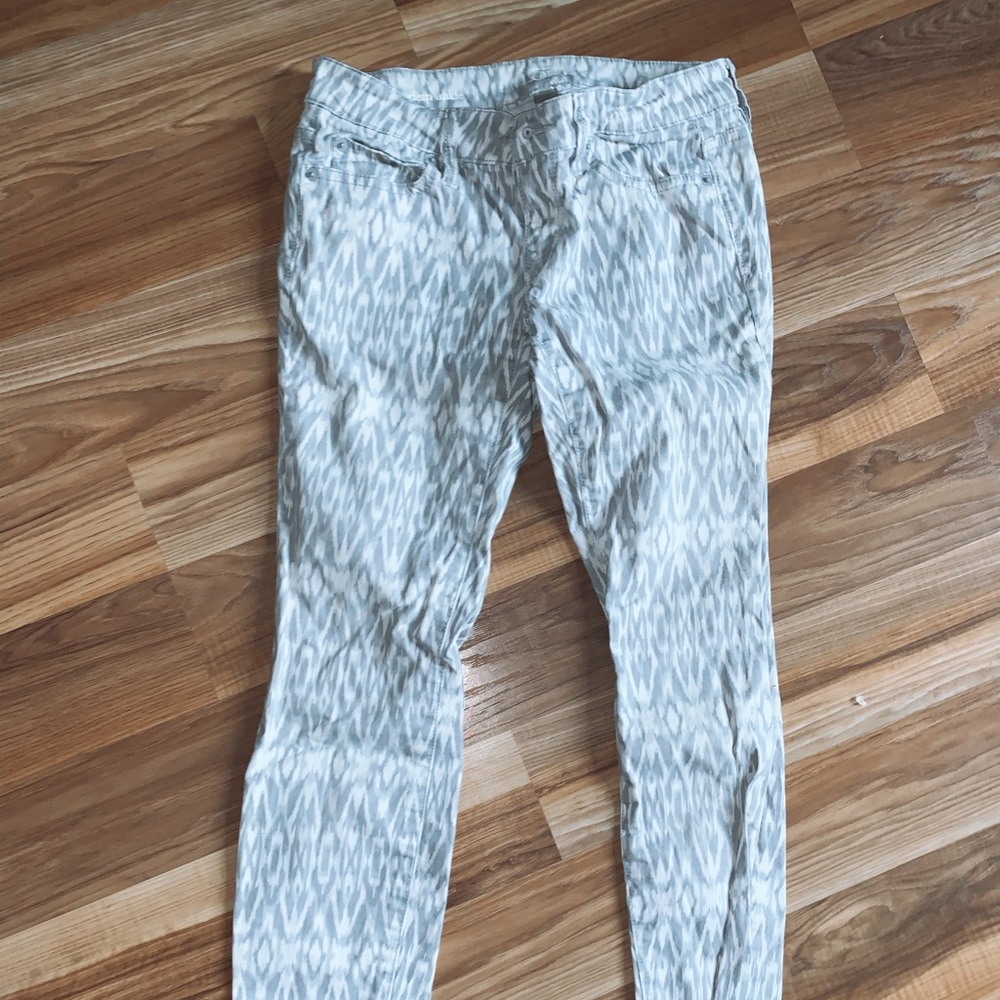 white and gray patterned jeans